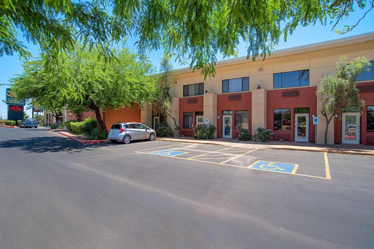 Quality Inn & Suites Phoenix Nw - Sun City Youngtown Εξωτερικό φωτογραφία