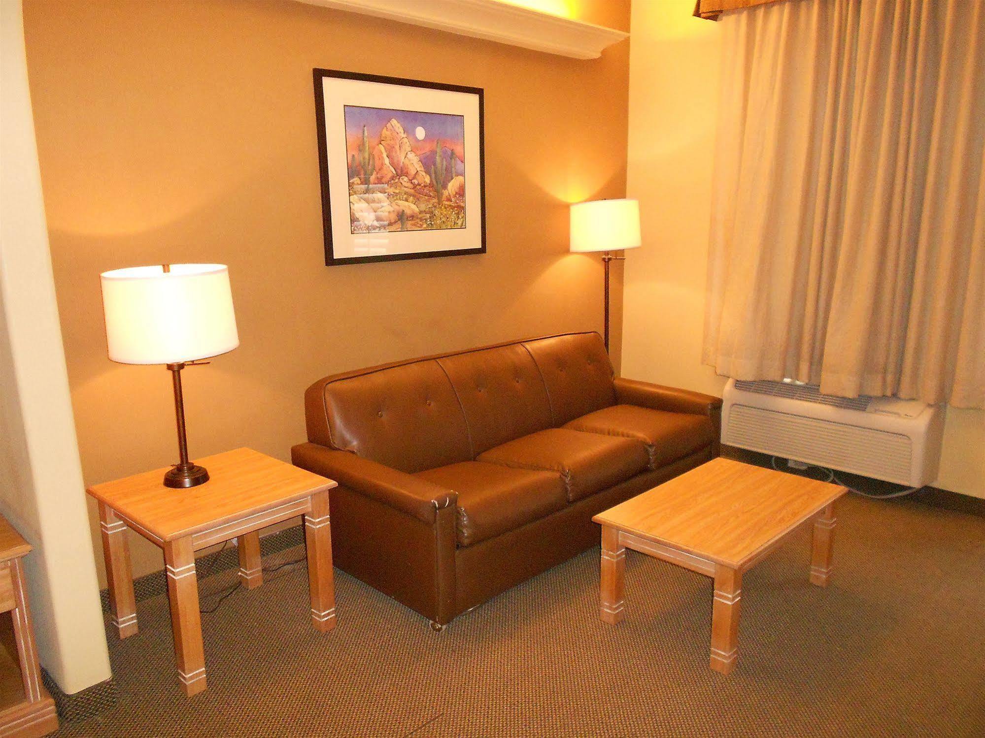 Quality Inn & Suites Phoenix Nw - Sun City Youngtown Εξωτερικό φωτογραφία