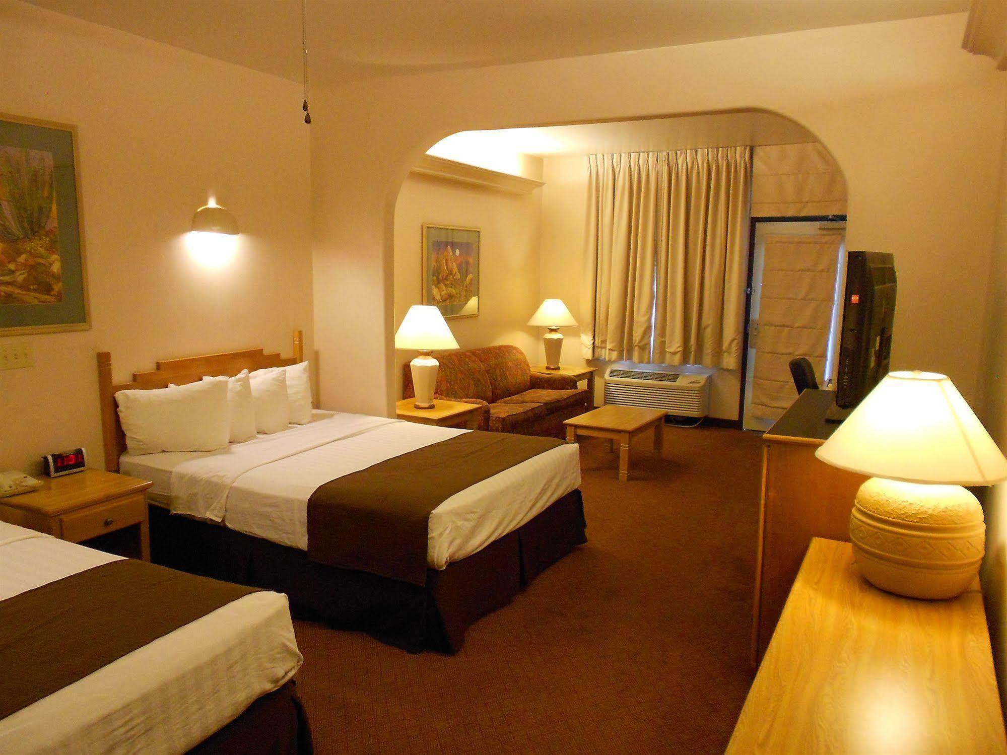 Quality Inn & Suites Phoenix Nw - Sun City Youngtown Εξωτερικό φωτογραφία