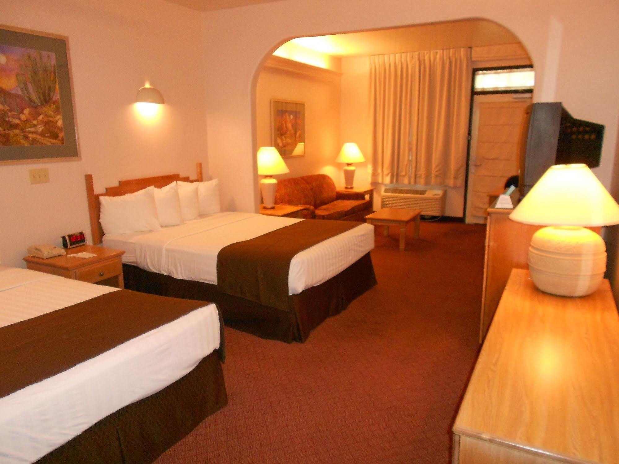 Quality Inn & Suites Phoenix Nw - Sun City Youngtown Εξωτερικό φωτογραφία