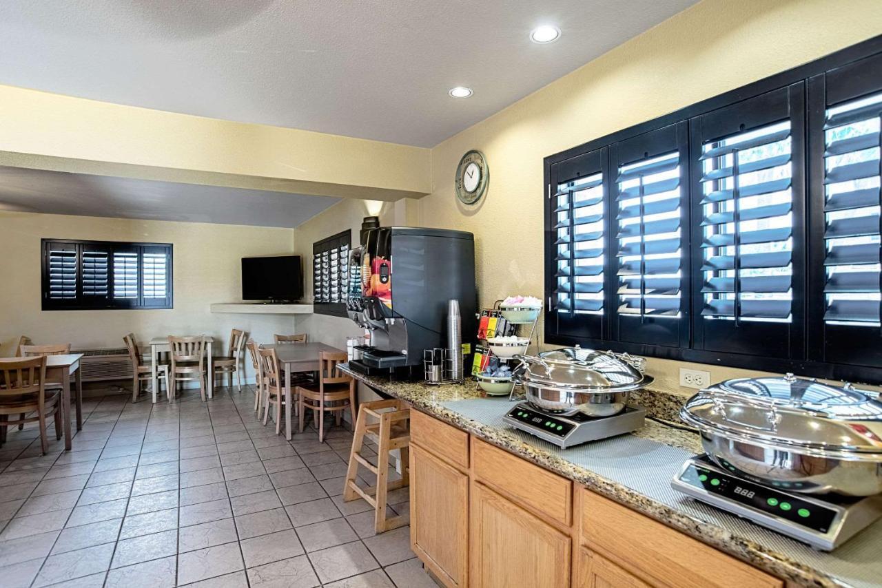 Quality Inn & Suites Phoenix Nw - Sun City Youngtown Εξωτερικό φωτογραφία