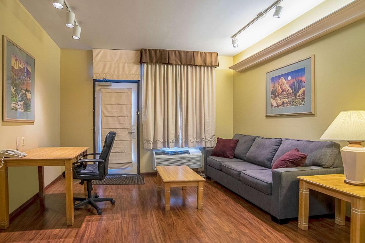 Quality Inn & Suites Phoenix Nw - Sun City Youngtown Εξωτερικό φωτογραφία
