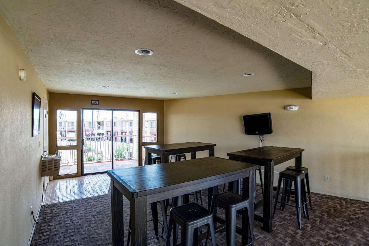 Quality Inn & Suites Phoenix Nw - Sun City Youngtown Εξωτερικό φωτογραφία