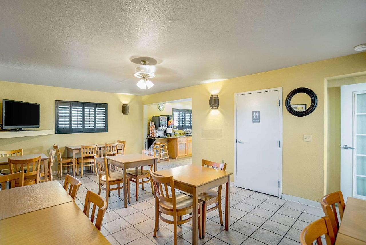 Quality Inn & Suites Phoenix Nw - Sun City Youngtown Εξωτερικό φωτογραφία
