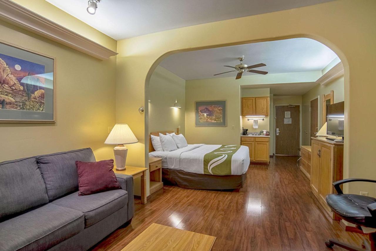 Quality Inn & Suites Phoenix Nw - Sun City Youngtown Εξωτερικό φωτογραφία